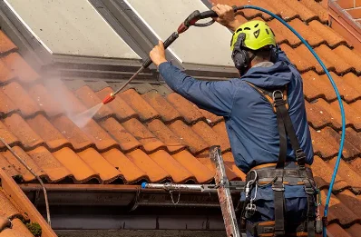 Démoussage et hydrofuge de toiture à Port-en-Bessin-Huppain