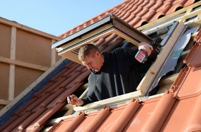Pose de fenêtres de toit Velux à Port-en-Bessin-Huppain